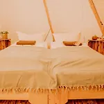 Hotel Raus Und Gut Glamping Am Graebendorfer